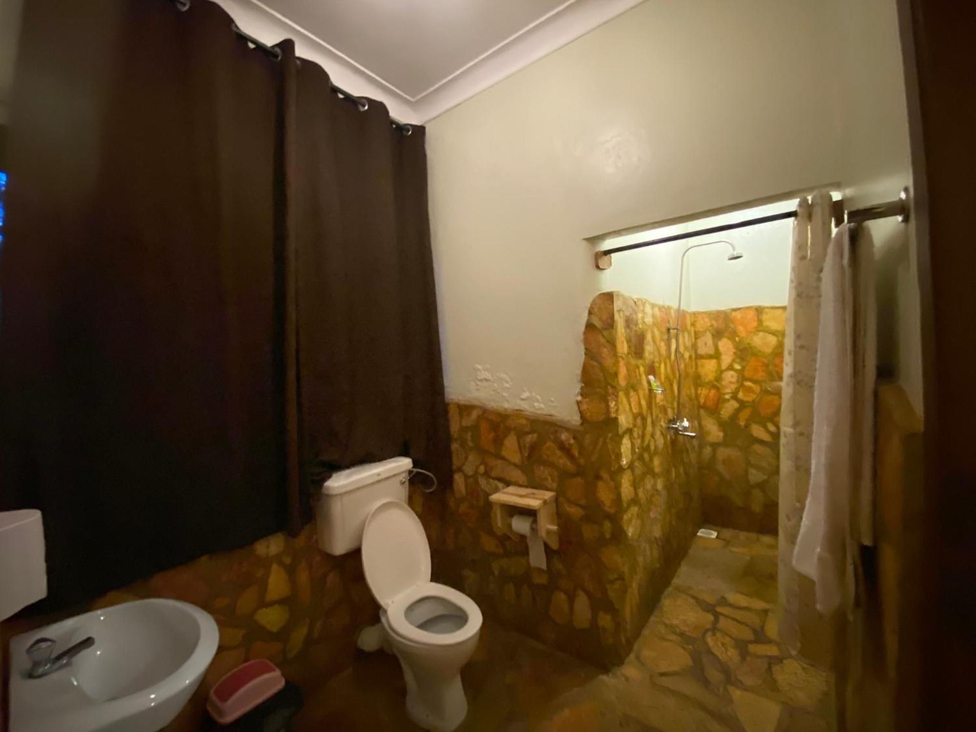 Afro Smile Hotel & Guest House ジンジャ エクステリア 写真