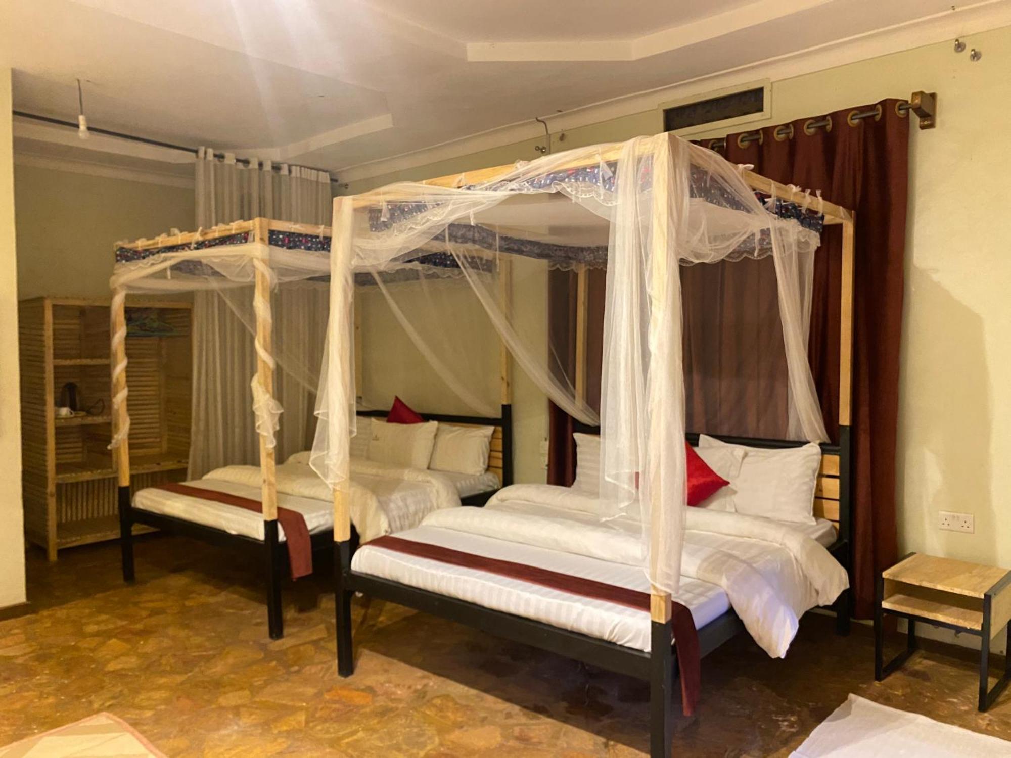 Afro Smile Hotel & Guest House ジンジャ エクステリア 写真