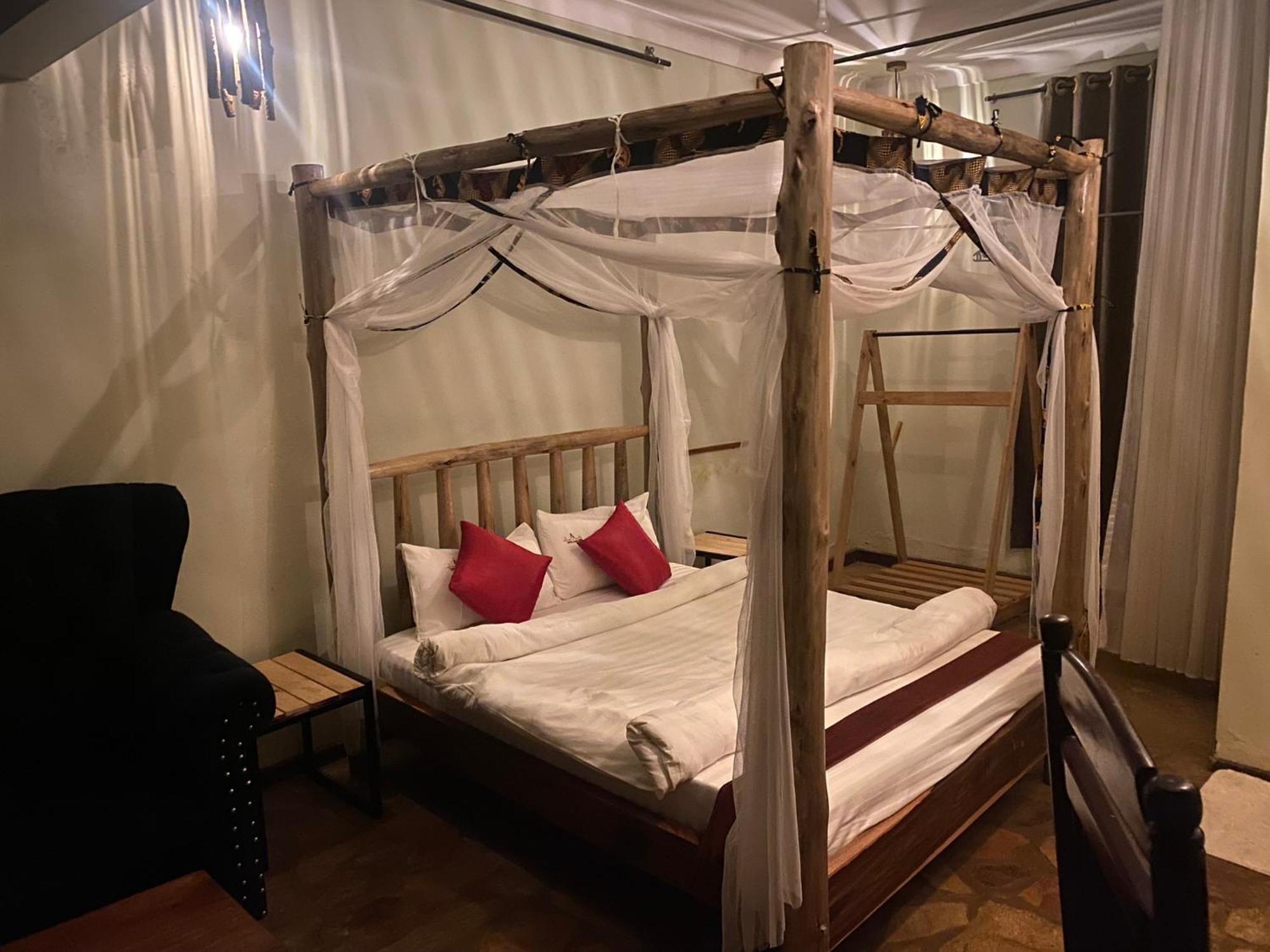 Afro Smile Hotel & Guest House ジンジャ エクステリア 写真