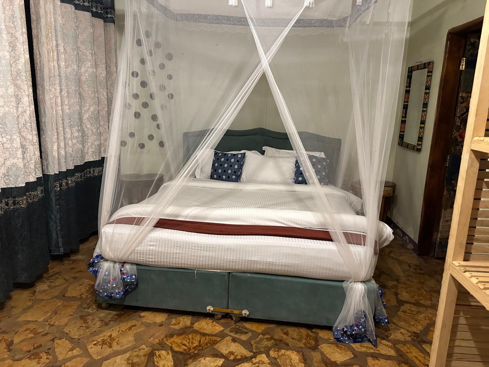 Afro Smile Hotel & Guest House ジンジャ エクステリア 写真