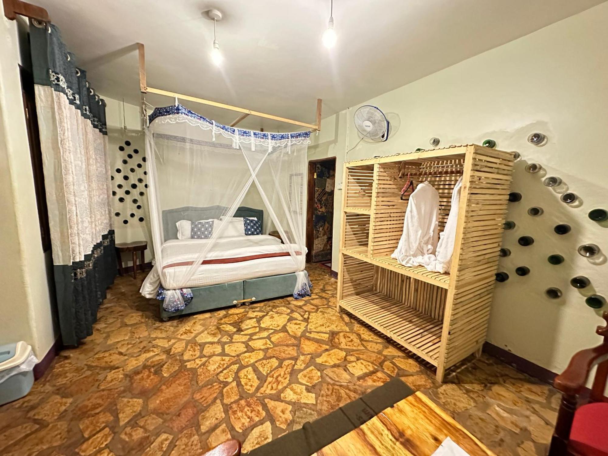 Afro Smile Hotel & Guest House ジンジャ エクステリア 写真