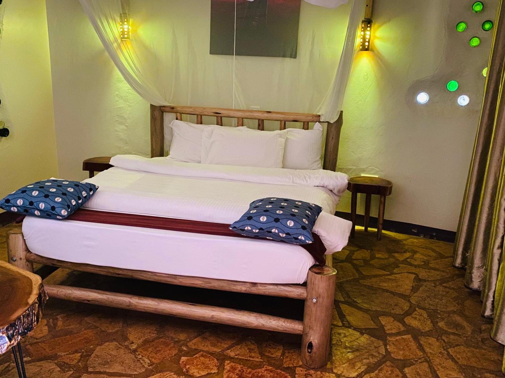 Afro Smile Hotel & Guest House ジンジャ エクステリア 写真