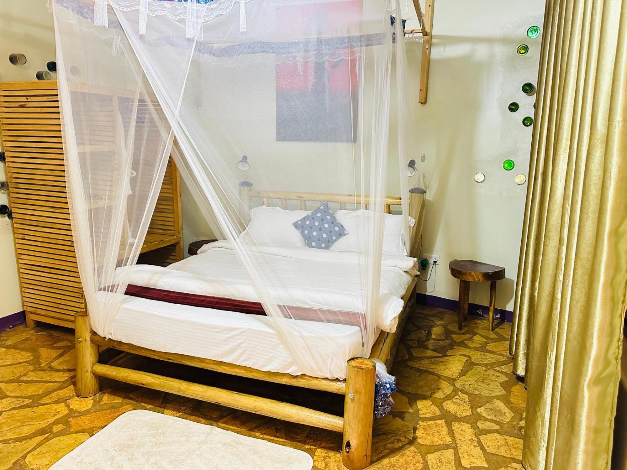 Afro Smile Hotel & Guest House ジンジャ エクステリア 写真