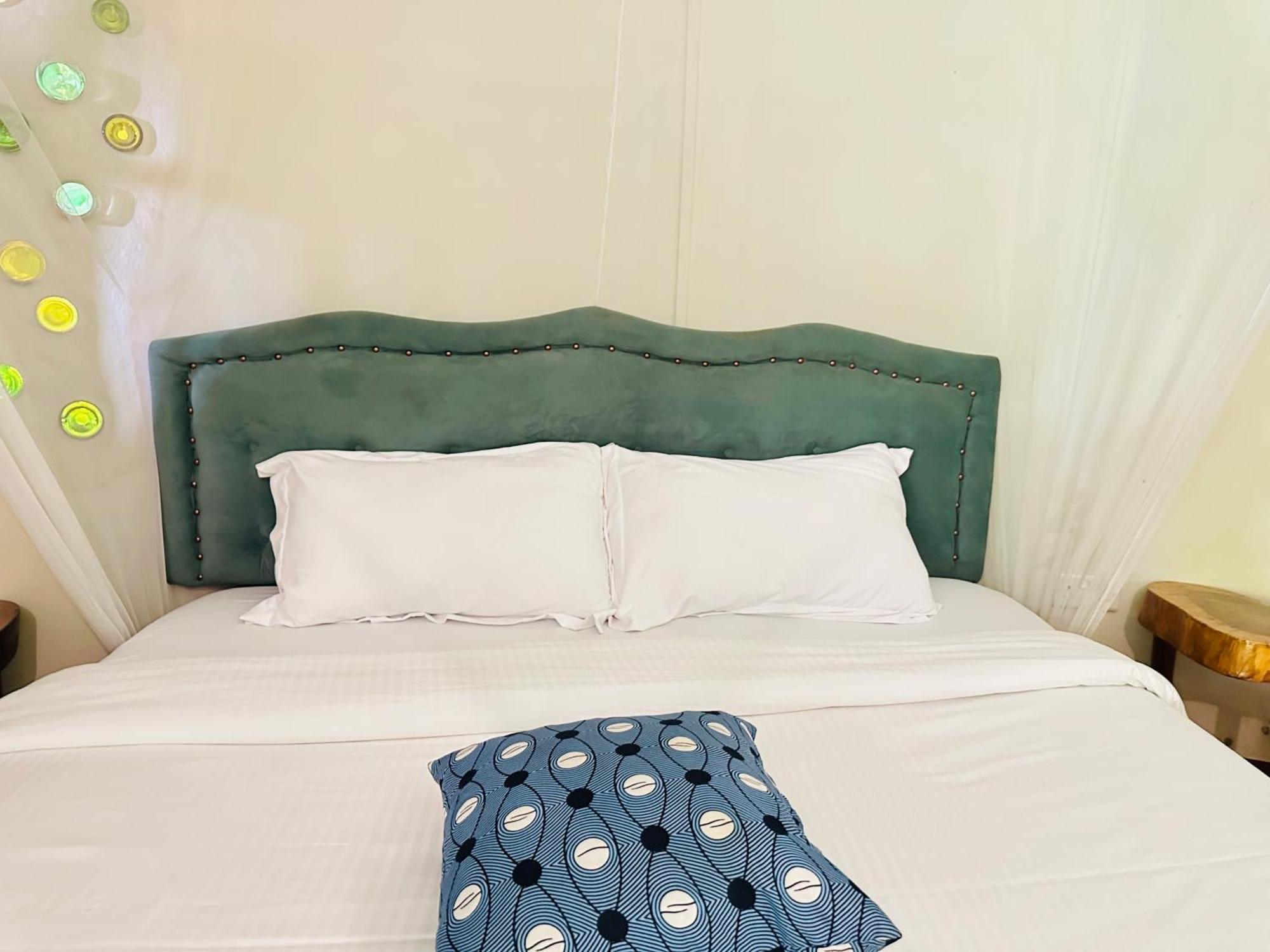 Afro Smile Hotel & Guest House ジンジャ エクステリア 写真