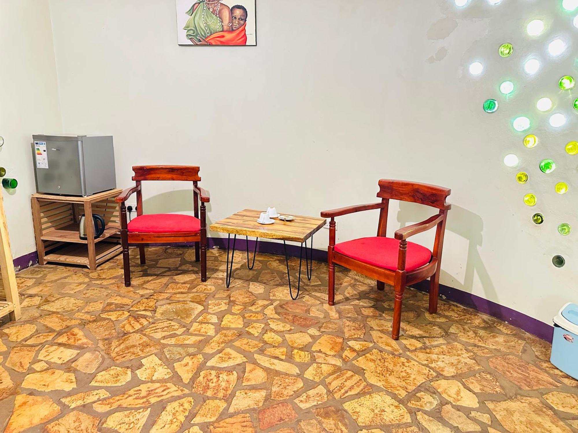 Afro Smile Hotel & Guest House ジンジャ エクステリア 写真