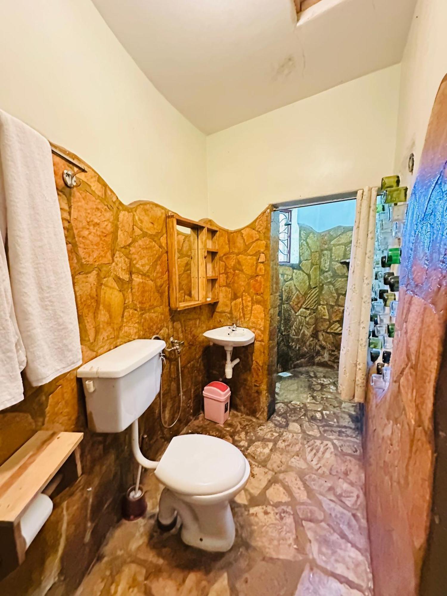 Afro Smile Hotel & Guest House ジンジャ エクステリア 写真