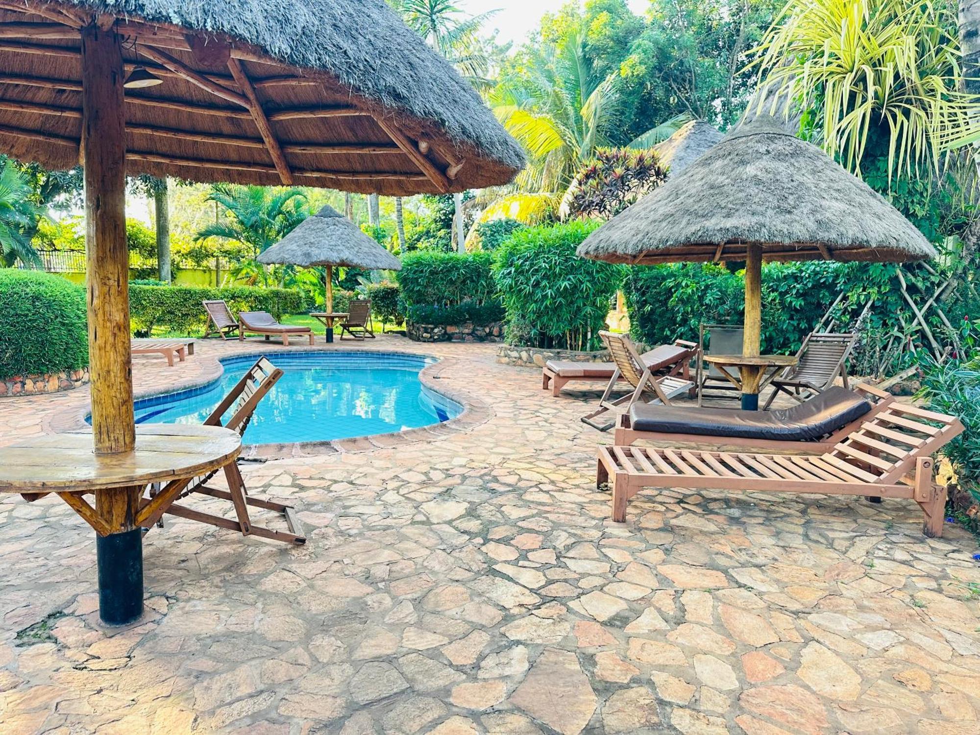 Afro Smile Hotel & Guest House ジンジャ エクステリア 写真