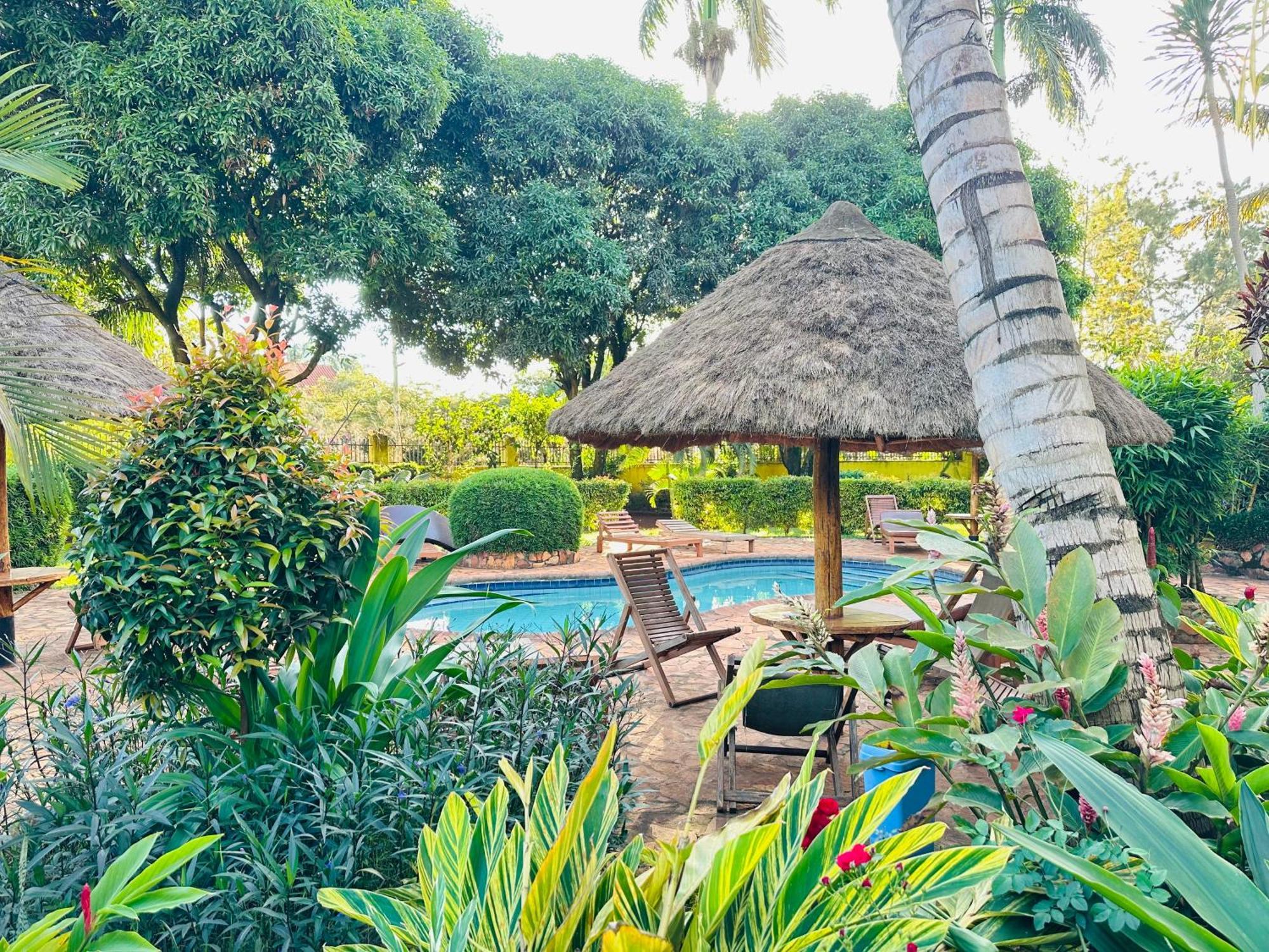 Afro Smile Hotel & Guest House ジンジャ エクステリア 写真
